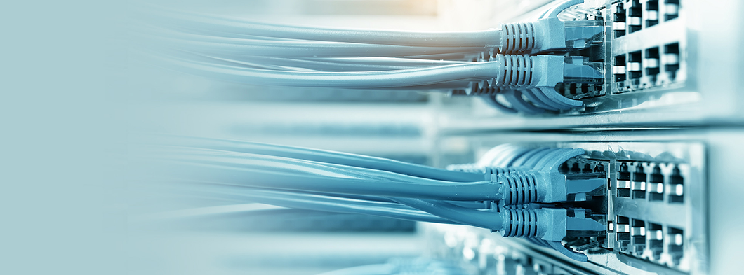 Abstrakte Darstellung von Datenservern mit Lichtlinien, symbolisiert ELO-Systemintegration.